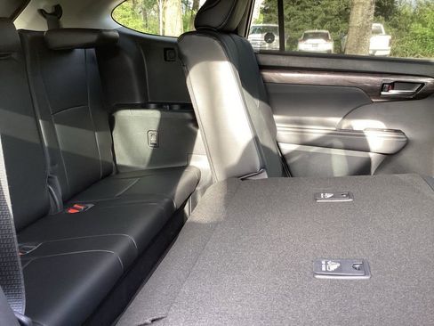 Used 2023 Toyota Highlander Limited image 5