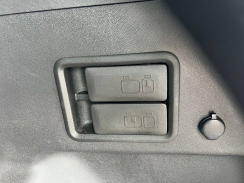 Used 2024 Chevrolet Equinox LT AWD/4WD image 25
