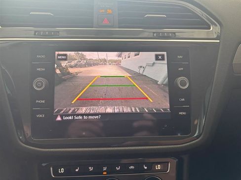 Used 2019 Volkswagen Tiguan SEL FWD image 19