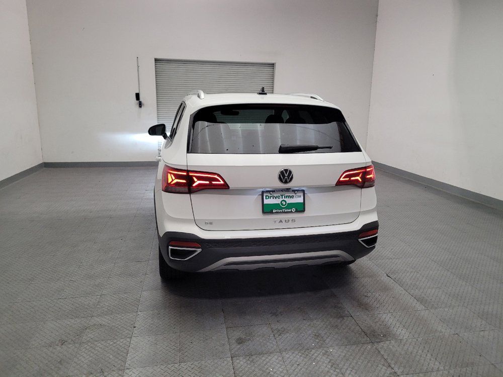Used 2023 Volkswagen Taos SE w/ Panoramic Sunroof Package FWD image 6