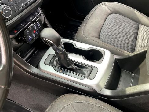 Used 2022 Chevrolet Colorado LT w/ LT Convenience Package image 11