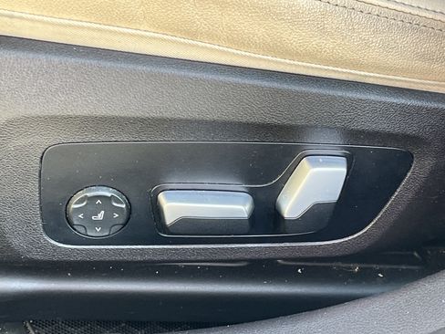 Used 2023 BMW 330i Sedan w/ Premium Package image 19