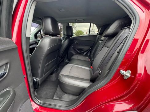 Used 2019 Chevrolet Trax LT w/ LT Convenience Package FWD image 30