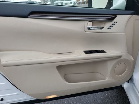 Used 2015 Lexus ES 350 w/ Luxury Package image 12