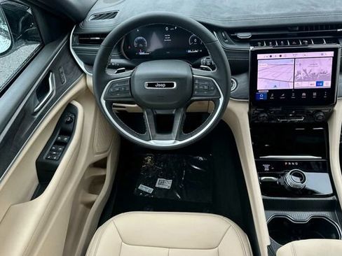 New 2025 Jeep Grand Cherokee L Limited image 14