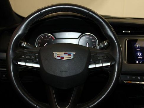 Used 2021 Cadillac XT4 Premium Luxury w/ Cold Weather Package image 17