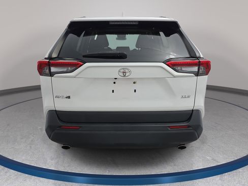 Used 2019 Toyota RAV4 XLE FWD image 6