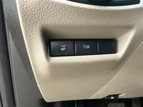 Used 2015 Ford Explorer XLT w/ Equipment Group 202B FWD image 37