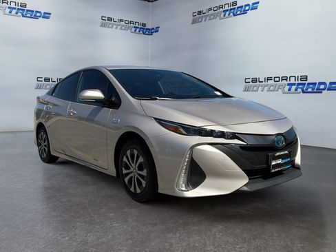 Used 2020 Toyota Prius Prime LE FWD image 3