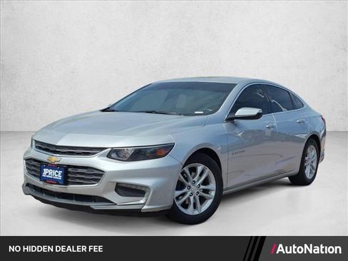 Used 2017 Chevrolet Malibu LT FWD image 1