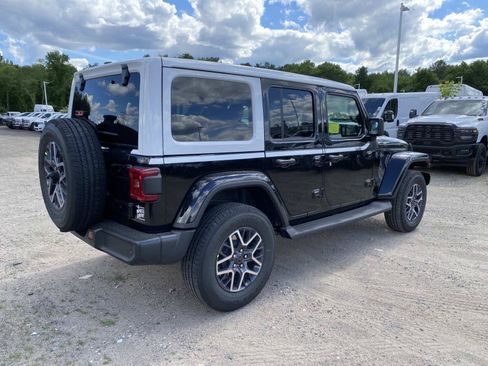 New 2026 Jeep Wrangler Unlimited Sahara AWD/4WD image 3