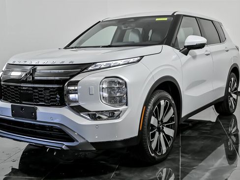 New 2025 Mitsubishi Outlander SE image 5