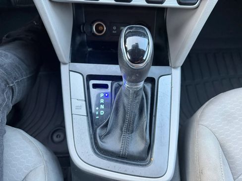 Used 2020 Hyundai Elantra SEL FWD image 21