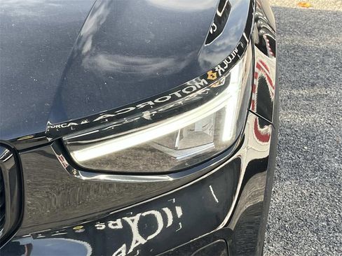 Used 2023 Volvo XC40 B5 Plus w/ Protection Package Premier image 9