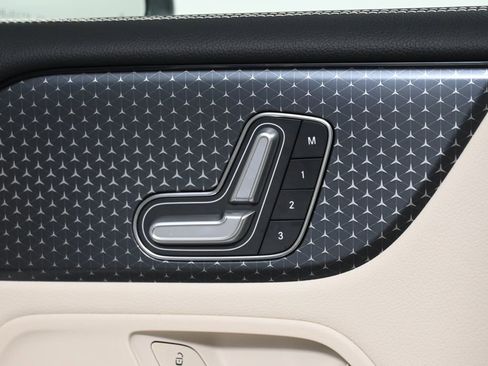 Used 2025 Mercedes-Benz GLB 250 4MATIC image 27