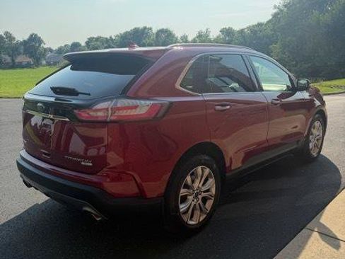 Used 2019 Ford Edge Titanium w/ Cold Weather Package AWD/4WD image 5