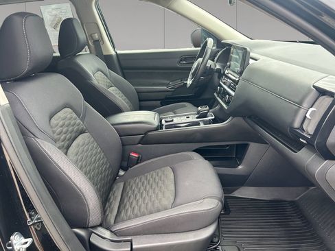 Used 2024 Nissan Pathfinder SV w/ SV Premium Package AWD/4WD image 17