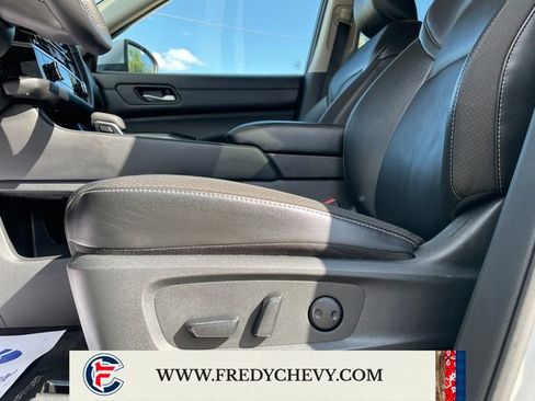 Used 2025 Nissan Pathfinder SL AWD/4WD image 43