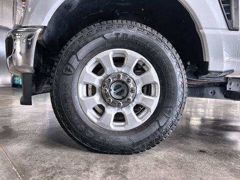 Used 2024 Ford F250 XLT w/ FX4 Off-Road Package AWD/4WD image 12
