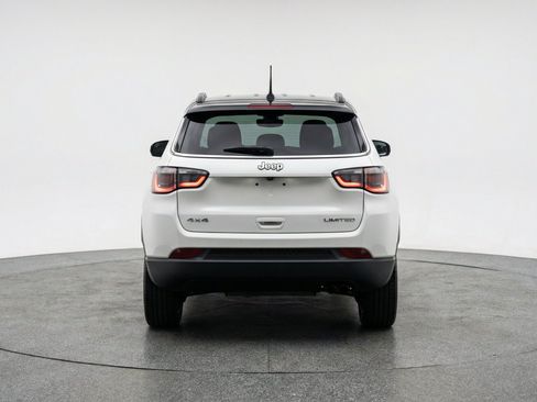 Used 2025 Jeep Compass Trailhawk AWD/4WD image 7