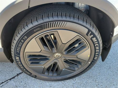 New 2026 Volvo EX30 Cross Country Ultra image 5