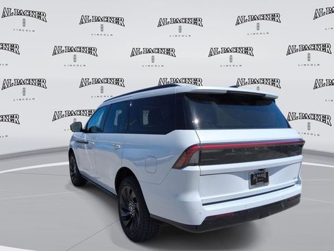 New 2026 Lincoln Navigator Reserve w/ Jet Appearance Package AWD/4WD image 3