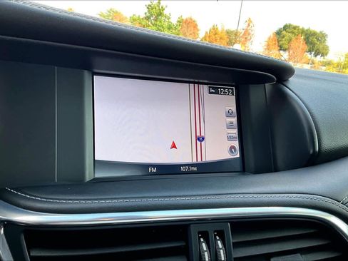 Used 2019 INFINITI QX30 w/ Navigation Package image 32