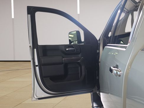 Used 2022 Chevrolet Silverado 2500 LTZ w/ LTZ Plus Package AWD/4WD image 10