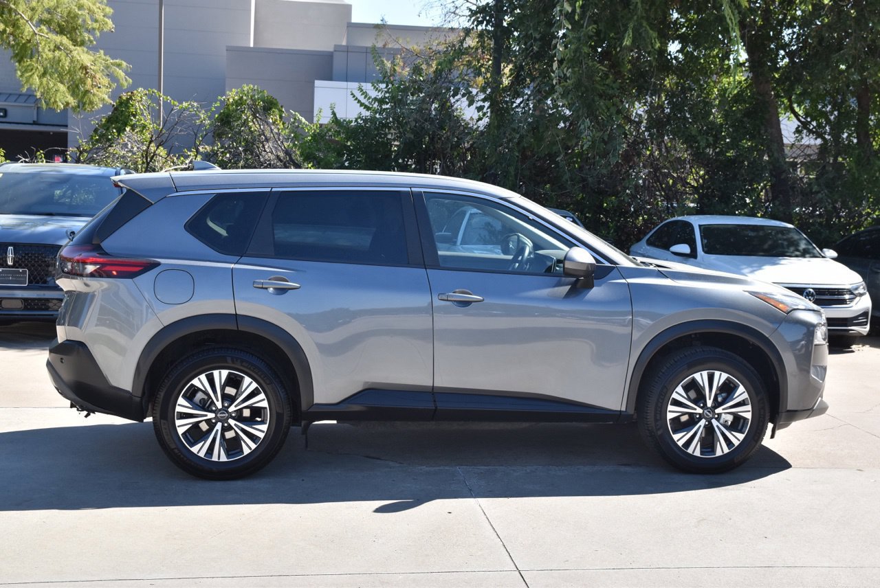 Used 2023 Nissan Rogue SV FWD image 6