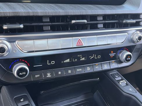 Certified 2025 Kia Telluride SX Prestige AWD/4WD image 26