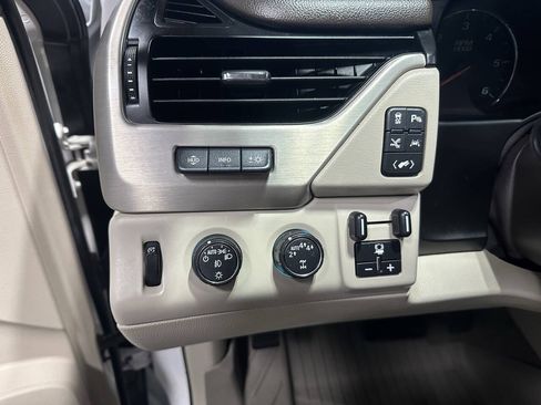 Used 2019 GMC Yukon Denali w/ Denali Ultimate Package AWD/4WD image 21