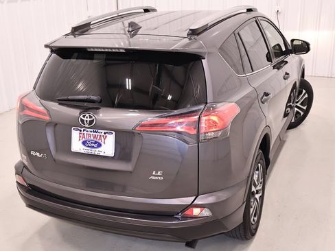 Used 2018 Toyota RAV4 LE w/ Carpet Mat Package AWD/4WD image 34