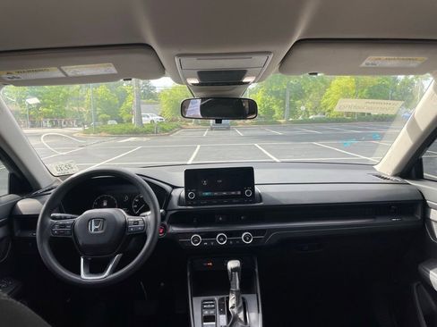 Used 2025 Honda CR-V LX image 5