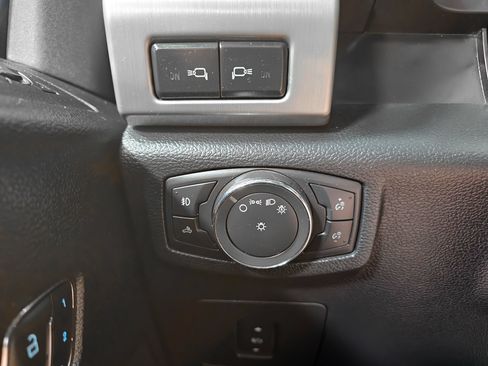 Used 2015 Ford F150 Platinum w/ Equipment Group 701A Luxury AWD/4WD image 34