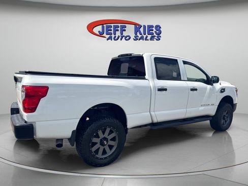 Used 2018 Nissan Titan S AWD/4WD image 5