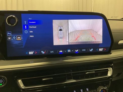 Used 2024 Chevrolet Traverse LT image 23