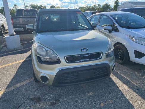 Used 2012 Kia Soul FWD image 17
