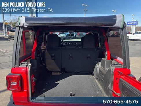 Used 2022 Jeep Wrangler Unlimited Sahara w/ Cold Weather Group image 35