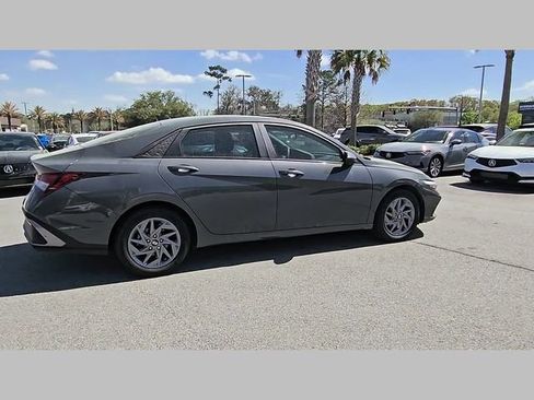Used 2024 Hyundai Elantra SEL FWD image 28