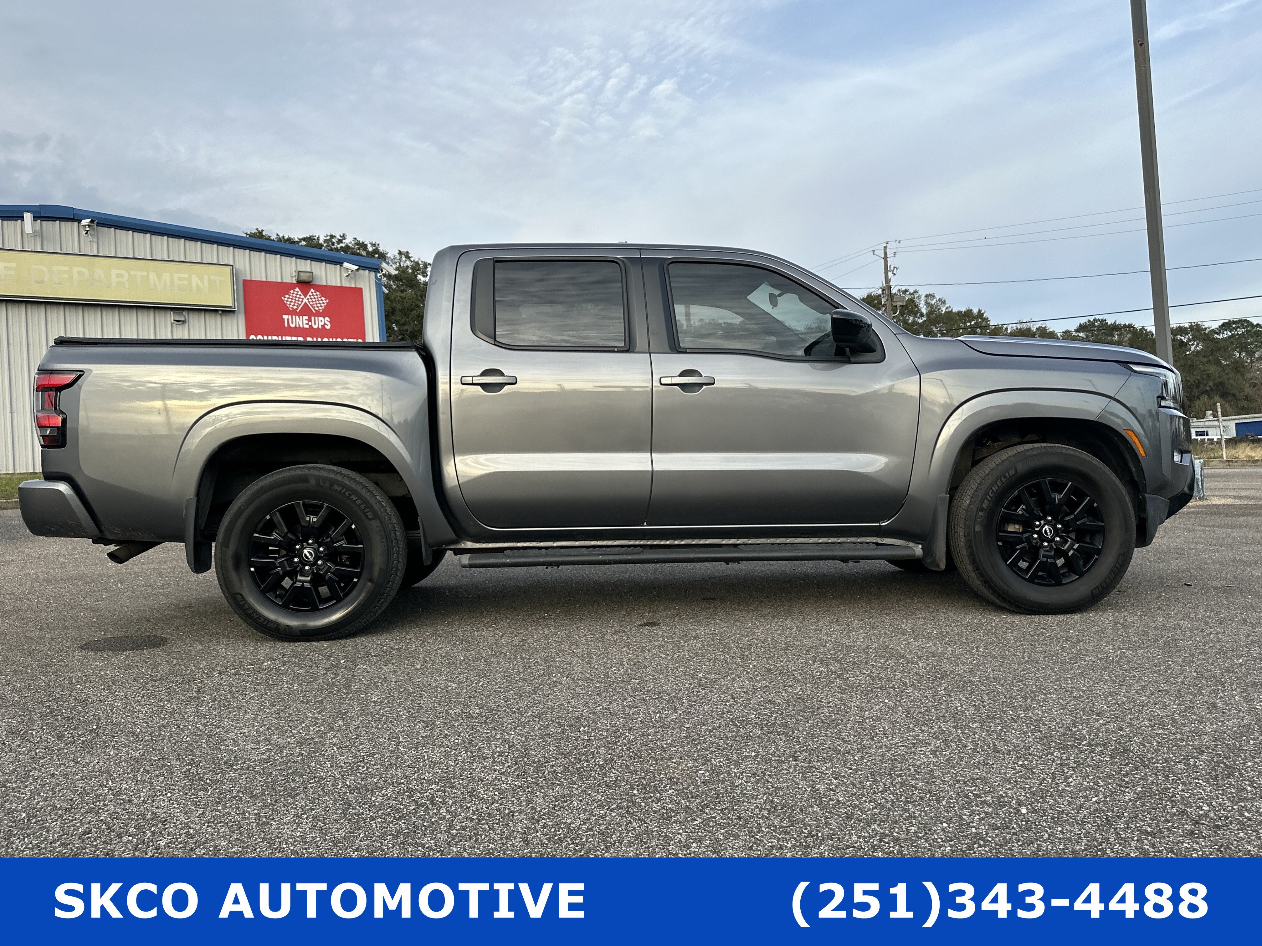 Used 2023 Nissan Frontier SV w/ Midnight Edition Package AWD/4WD image 6