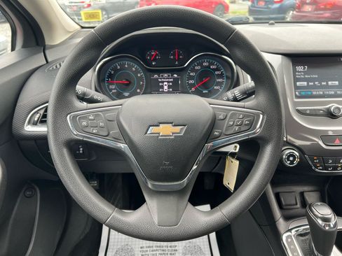 Used 2017 Chevrolet Cruze LT FWD image 23