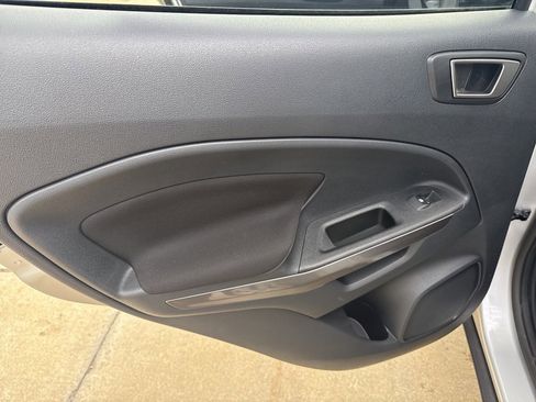 Used 2022 Ford EcoSport SE w/ SE Convenience Package image 9