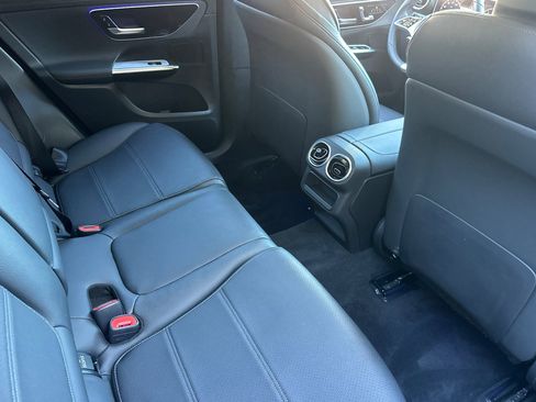 Used 2024 Mercedes-Benz GLC 300 4MATIC image 31