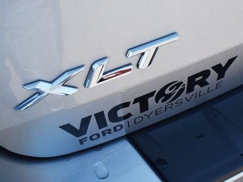 Used 2022 Ford Explorer XLT w/ Equipment Group 202A AWD/4WD image 17
