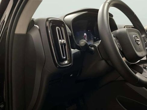 Used 2025 Volvo XC40 B5 Core image 41