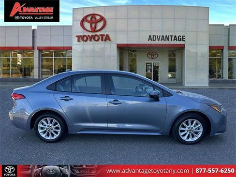 Certified 2022 Toyota Corolla LE w/ LE Convenience Package image 5