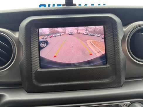 Used 2022 Jeep Wrangler Sport image 24