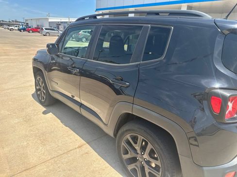 Used 2016 Jeep Renegade Latitude AWD/4WD image 27