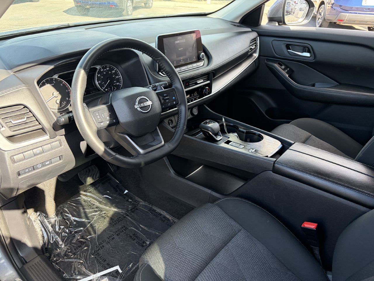 Certified 2025 Nissan Rogue SV FWD image 20