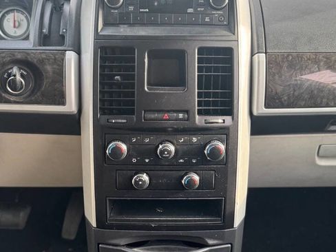 Used 2010 Dodge Grand Caravan SXT FWD image 13